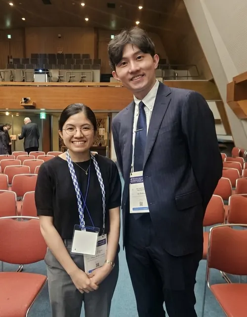 與 Dr. Danica 在會議廳合影